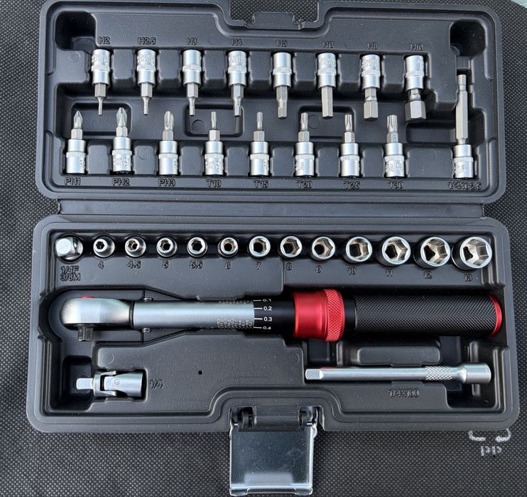 Динамометричен ключ комплект с битове 1/4 “ 1-25 Nm