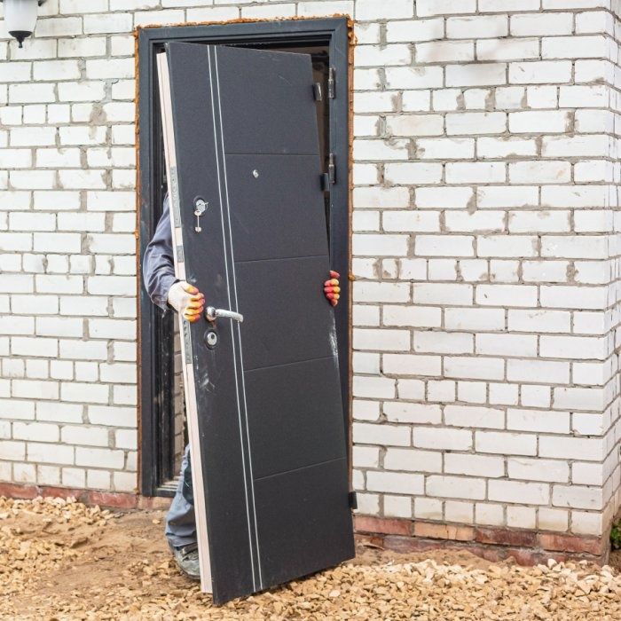 Установка входных дверей