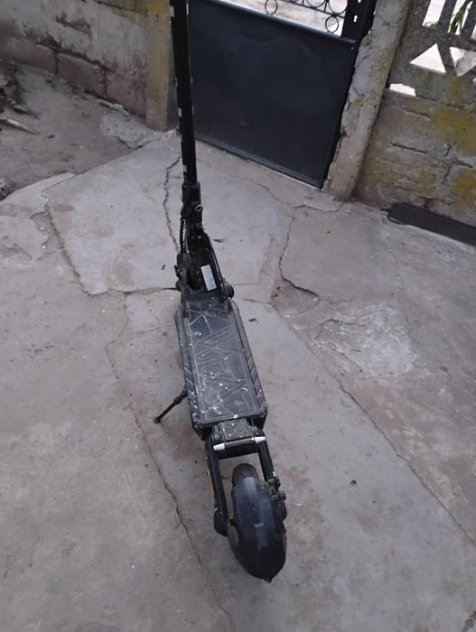 Dau trotinetă electrică prinde 50 km