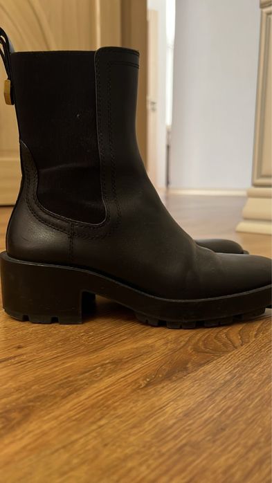 Продам кожаные сапоги Massimo Dutti 35 размер