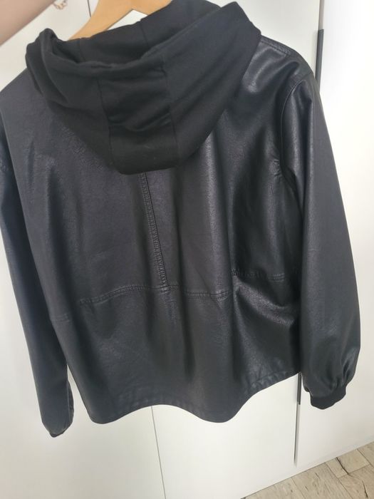 Продам куртку экокожа