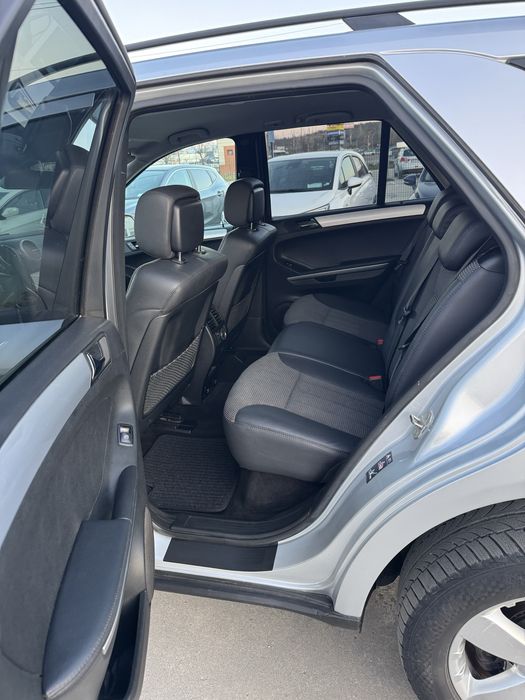 Mercedes Benz ML 320  AUTOUTILITARA 4 locuri