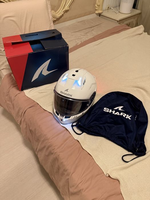 КАТО НОВА! Shark Skwal i3 с активни LED светлини - Размер L