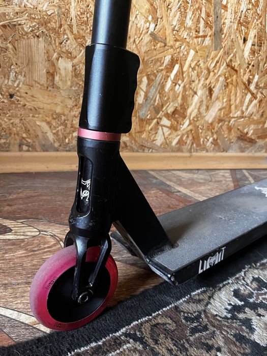 Трюковой самокат Limit LMT70