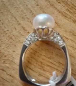 Дамски сребърен пръстен с естествена перла и циркони