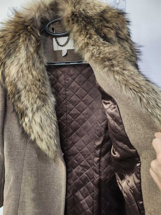 Палто от кашмир с яка от лисица