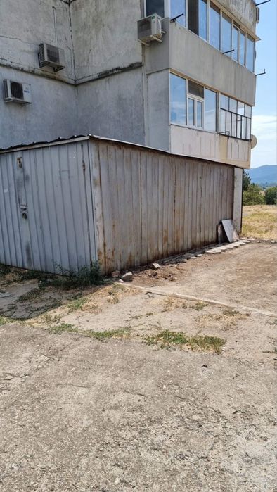 Железен гараж в добро състояние