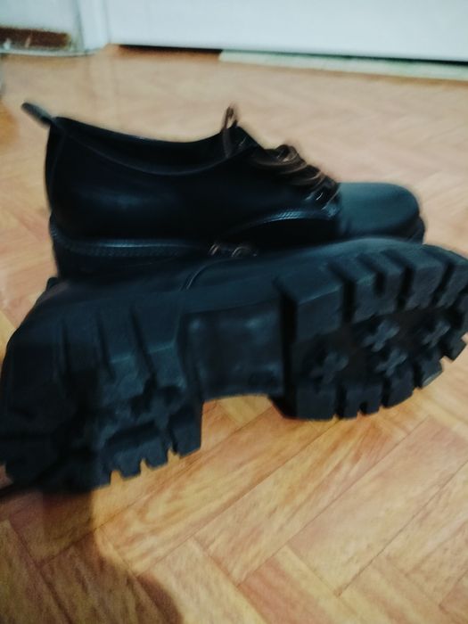 Продавам чисто нови дамски обувки