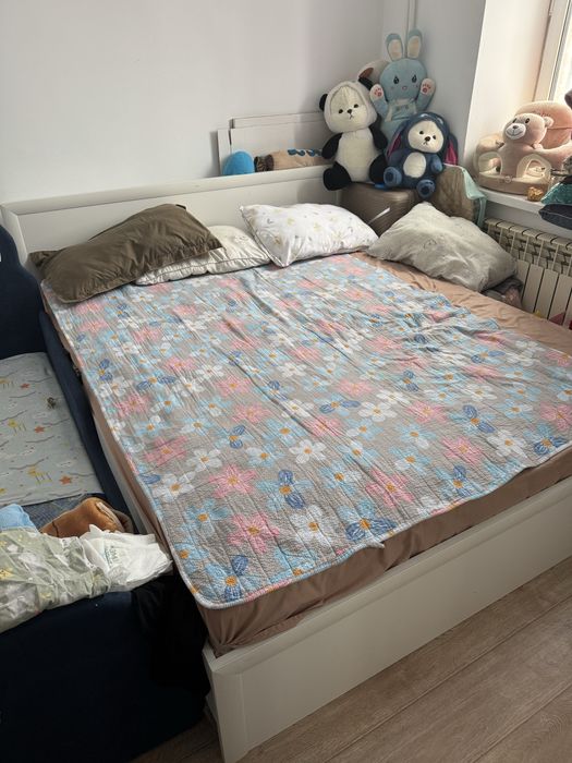 Кровать с матрасом