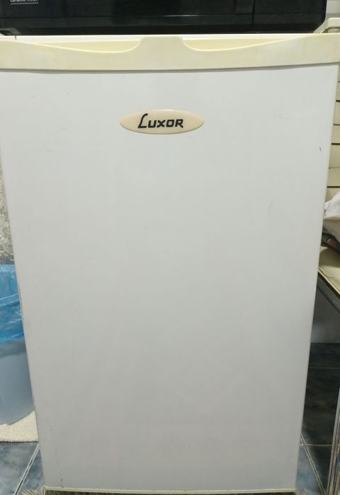 Vând FRIGIDER aproape nou,foarte puțin folosit.