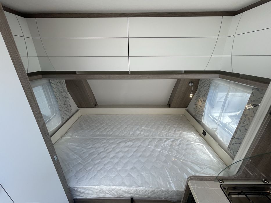 Rulotă nouă premium Hobby OnTour 390Sf pentru 4 persoane