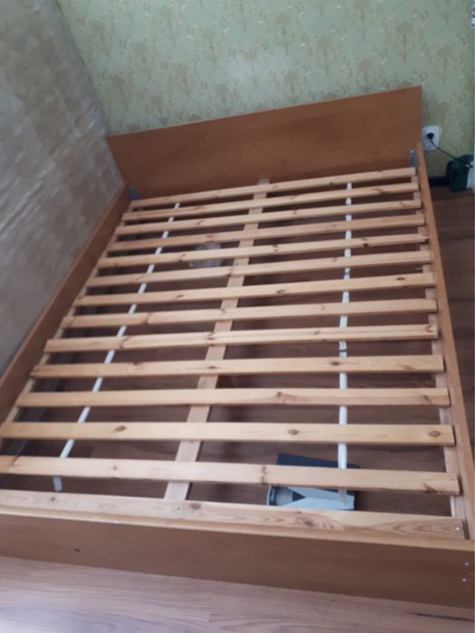 Двуспальная кровать