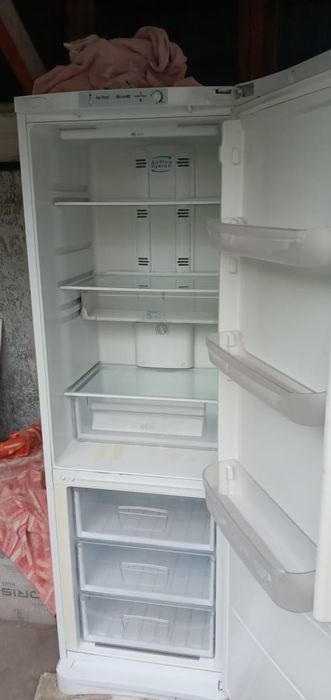 Холодильник Indesit