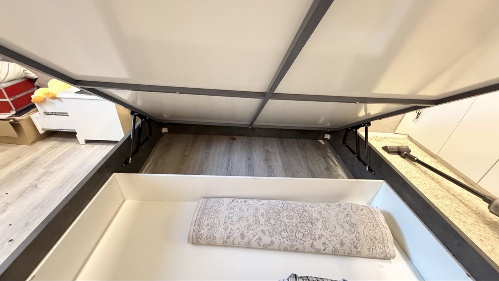 Кровать двуспальная