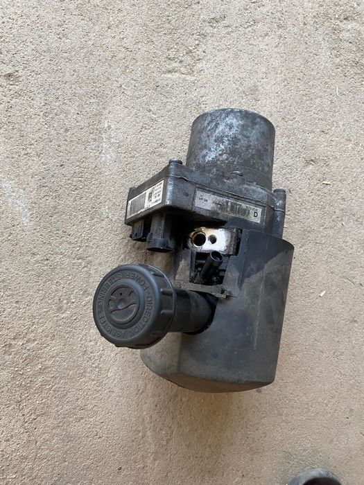 Vând pompă servodirecție Peugeot 407 2.0 HDI