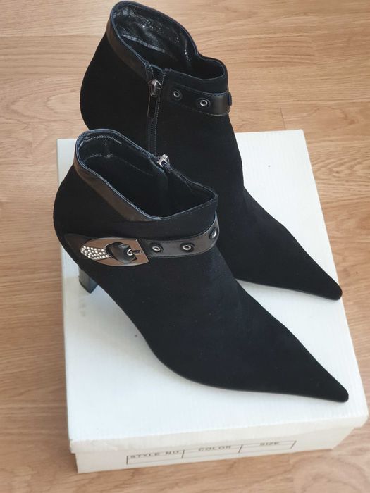 Ghete NOI nepurtate Patrizia Rigotti, piele intoarsa, masura 38