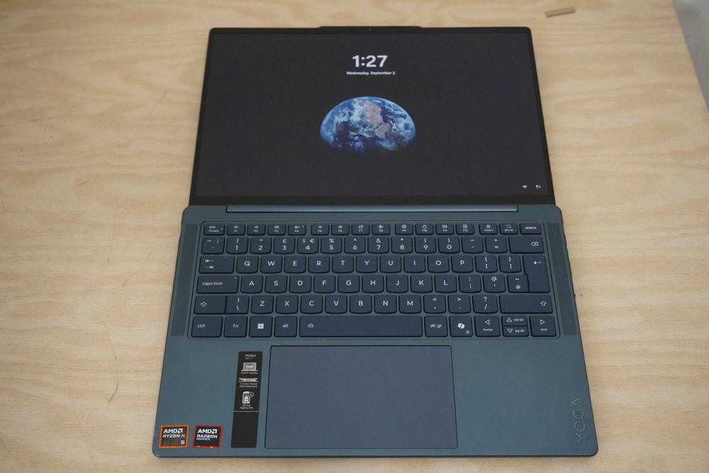 Нов! Лаптоп Lenovo Yoga Slim 7  14' 2025 - Ryzen AI 340, 16GB DDR5, 512GB SSD, FHD OLED ДДС