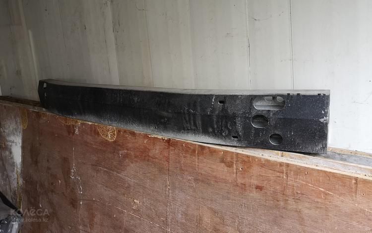 Усилитель бампера на Лексус RX330 RX350 оригинал