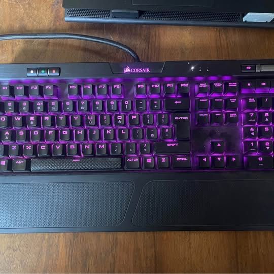 Механична геймърска клавиатура Corsair K70 RGB MK.2