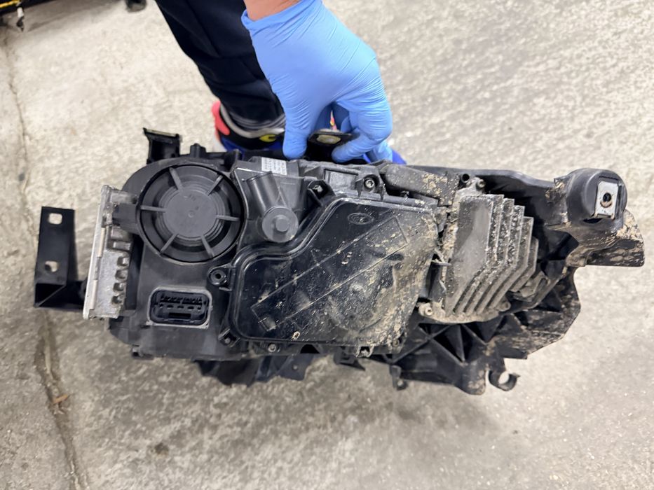 Far Faruri bixenon adaptive bmw e90 e91 lci