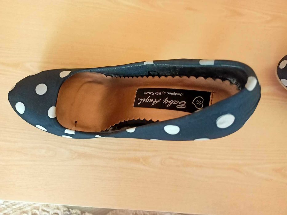 Обувки на висок ток