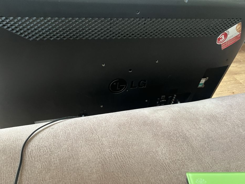 Телевизор LG.