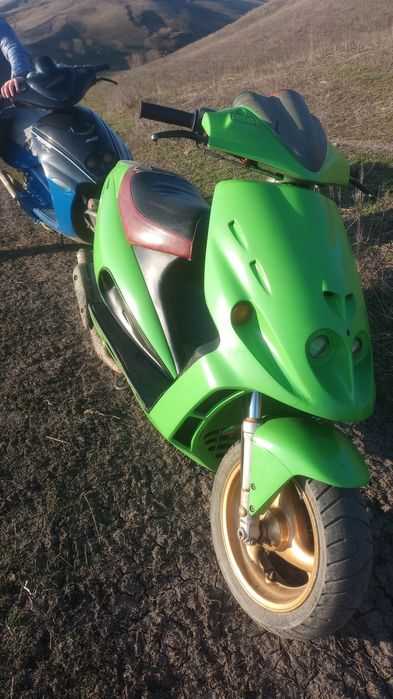 Vând/schimb  scuter malaguti f12