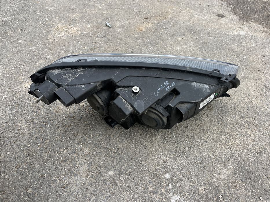 2 броя ляв фар Ford Tourneo Courier 2017-2021