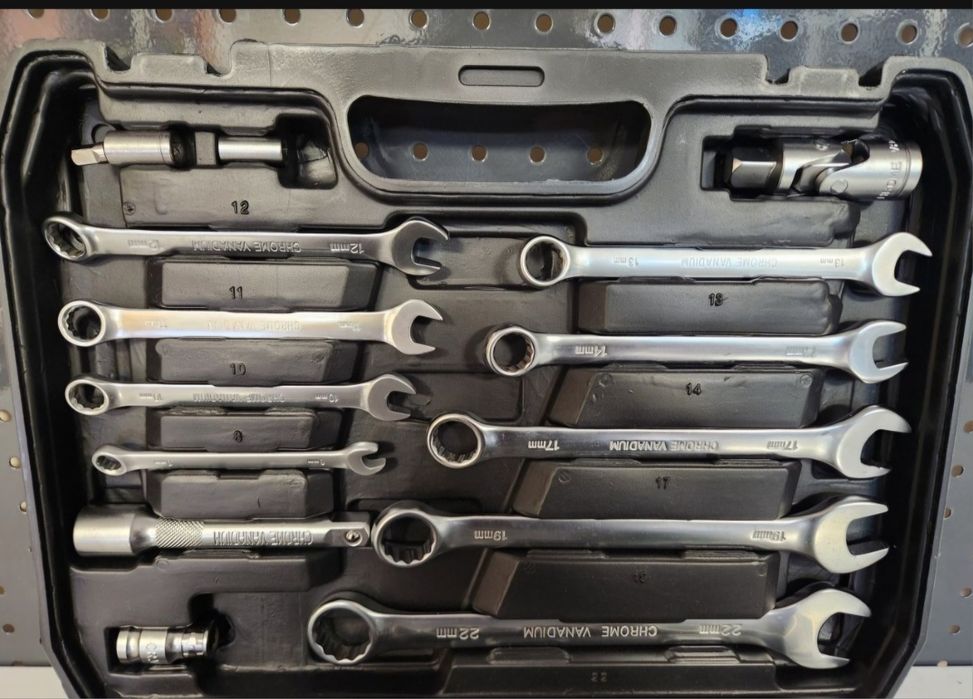 Набор автомобилиста 82 ( предмета)