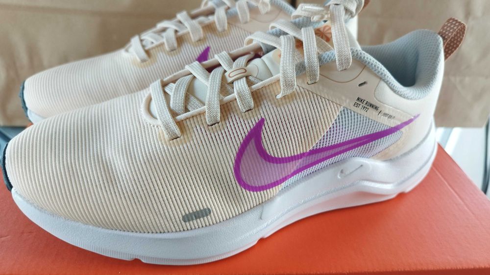 Нови оригинални дамски маратонки Nike