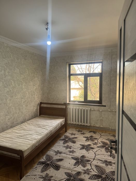 Срочно продается 3-комнатная квартира в городе Чирчик, возле роддома