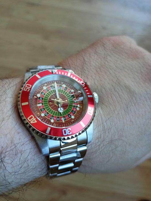 `Часовник Invicta Prodiver 200м, Roulette design, механизъм Seiko/Hattori/TMI, корона на винт, 40мм