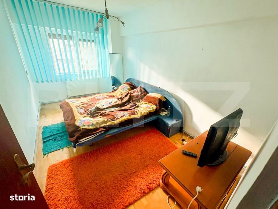 Apartament cu 4 camere, decomandat, zona Decebal