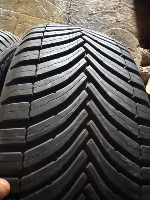 2 чисто нови гуми Bridgestoneall season
