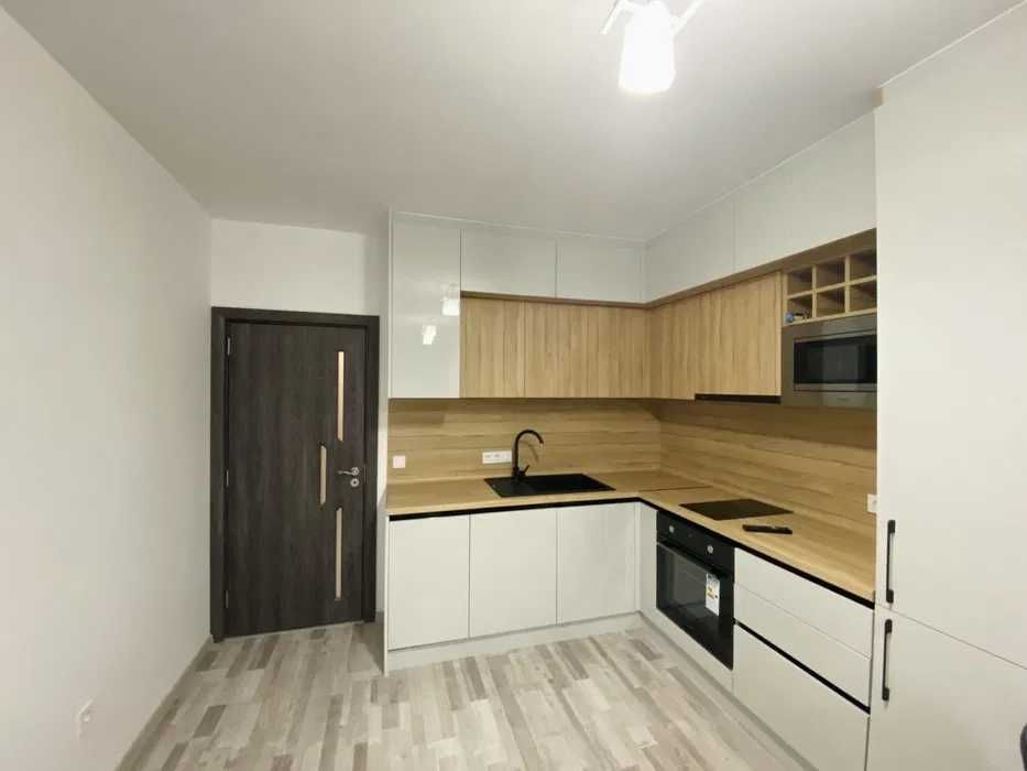 Дава се под наем Двустаен апартамент в Бургас, Изгрев - 64 кв.м за 255 € - Снимка #1