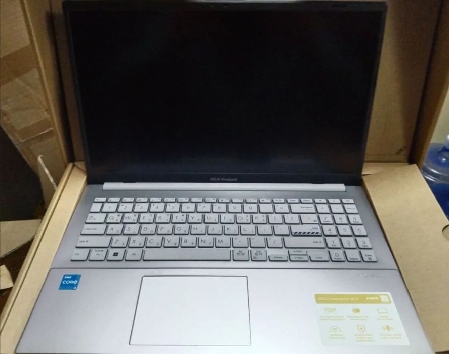 ASUS   vivobook x1502z