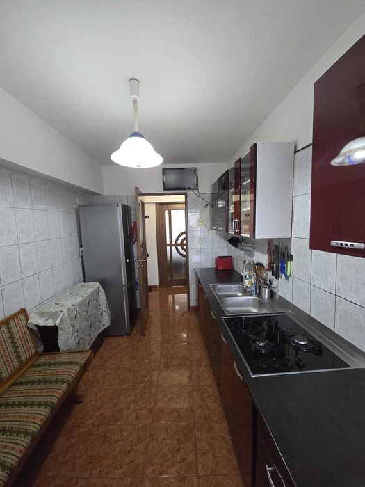Vand apartament cu 3 camere zona Astra - Racadau