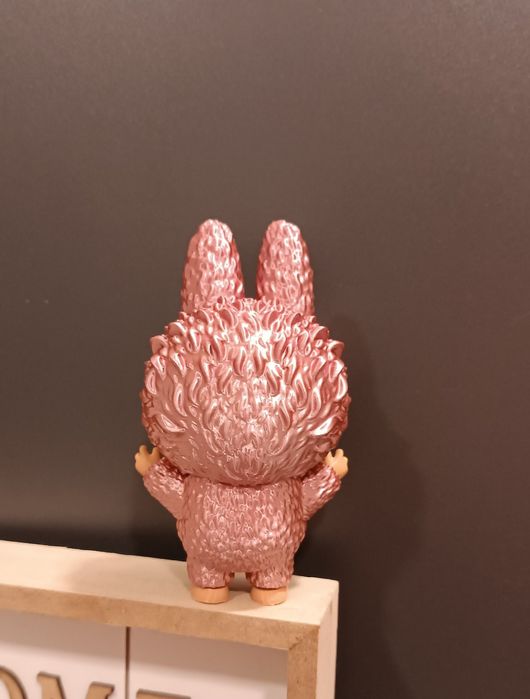 Малко пластмасово Labubu