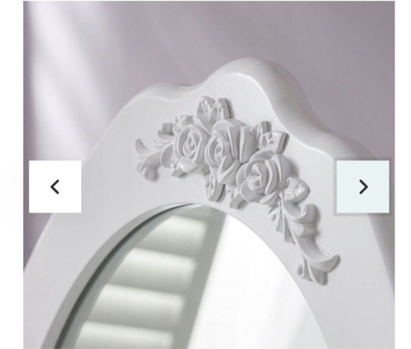 Продавам бяла тоалетка с огледало