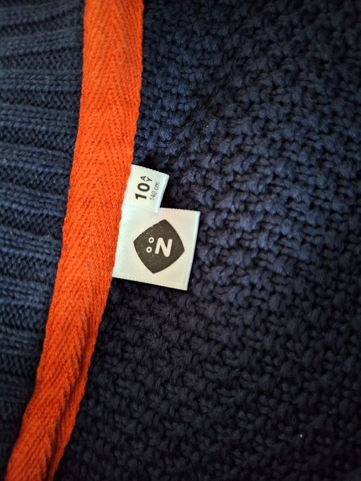 Cardigan/ Jerseu baieti marimea 10 ani, max 2 purtari, ambele aproape noi, 20 lei buc, se vand impreuna la 40 lei