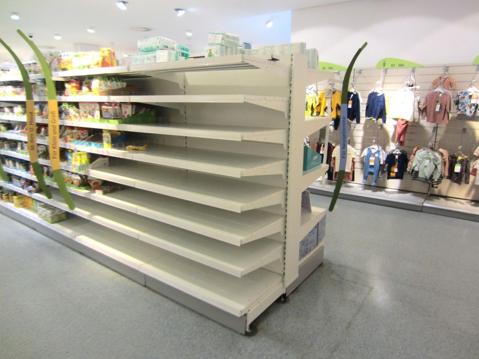 Rafturi de magazin