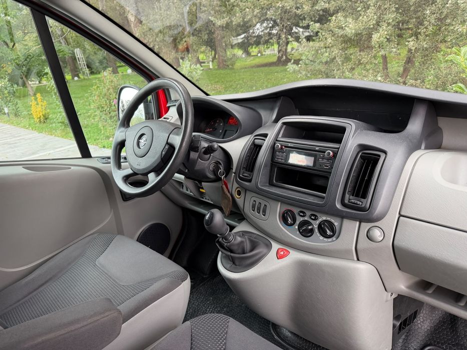 Opel Vivaro | Pilot Automat | 9Locuri | Clima | Carlig|Euro5|