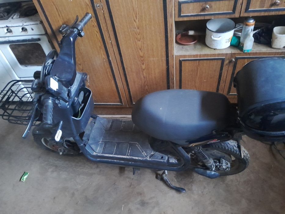 Skuter sotiladi 6 akumlyatorli