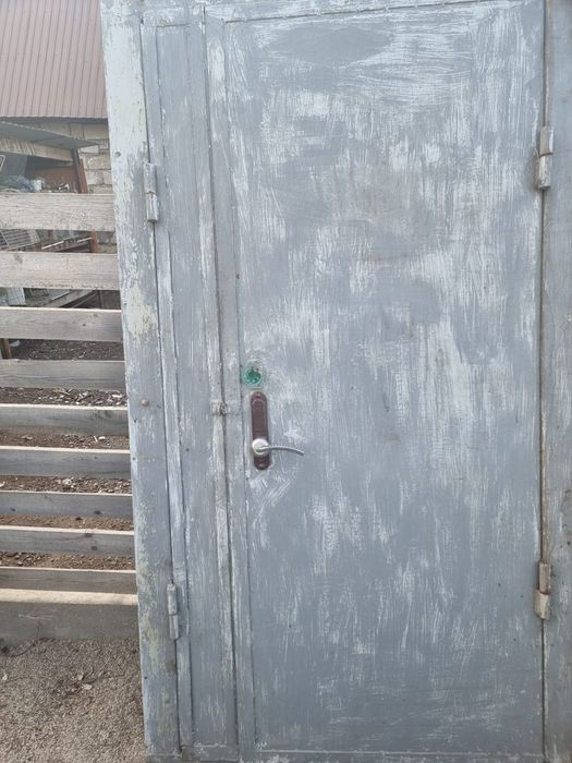 Продам ворота дверь металлическая.