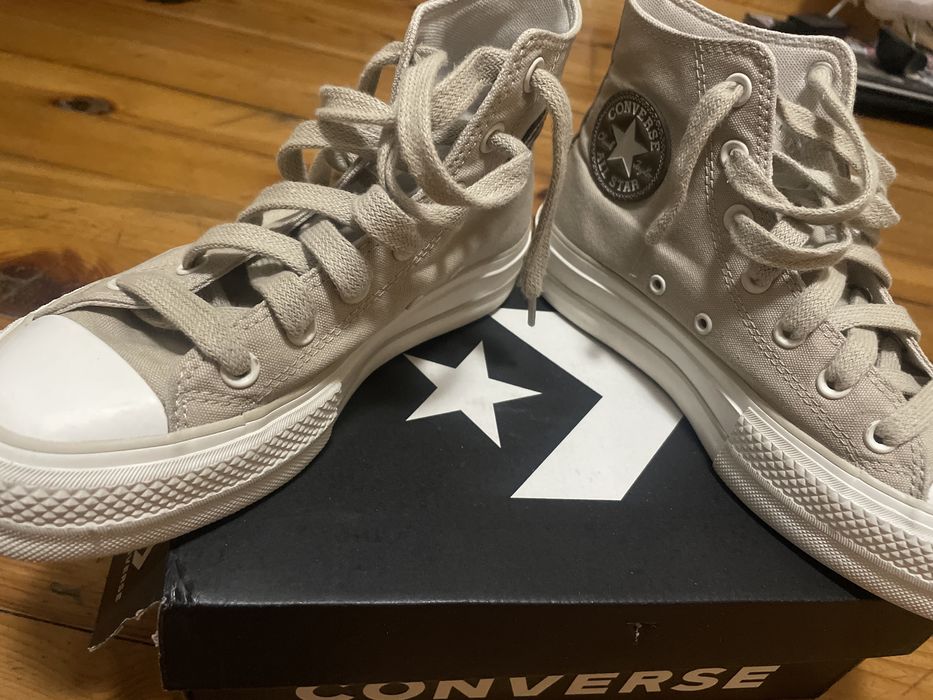 Converse като НОВИ