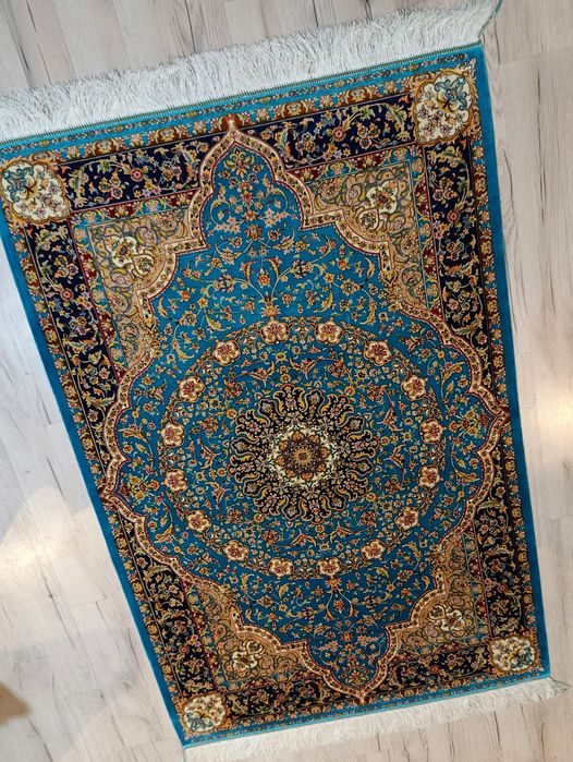 Covor turcoaz din mătase, adus din Iran