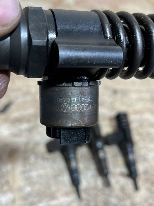 Injector Audi/Vw/Skoda 2.0 TDI BKD,AZV,BLB,BNA,BRE,BRF,BVG,BVF