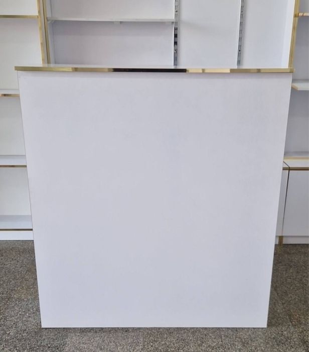 Doʻkon uchun mebel tegdigi shkaflari ochiladi kassasi xam bor.