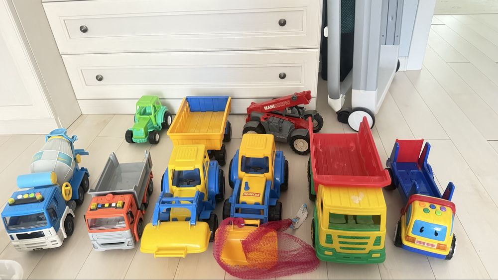 Продам игрушки машинки