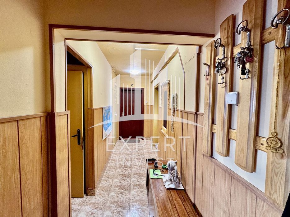 Дава се под наем Четиристаен апартамент в Варна, Цветен квартал - 85 кв.м за 158597.76 € - Снимка #3